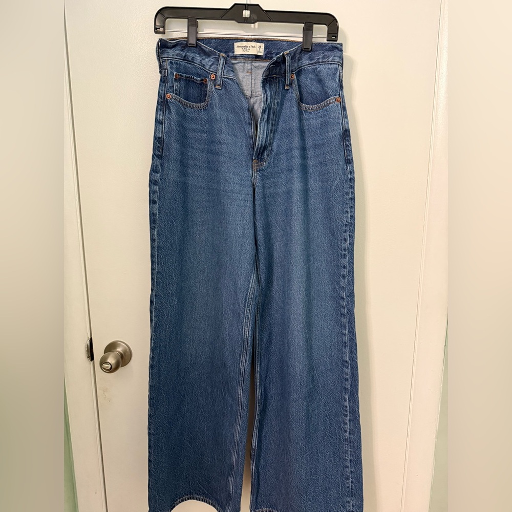 NWOT Abercrombie, high-rise wide legJean